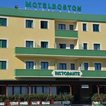 Motel Boston Silvi Marina Exterior foto