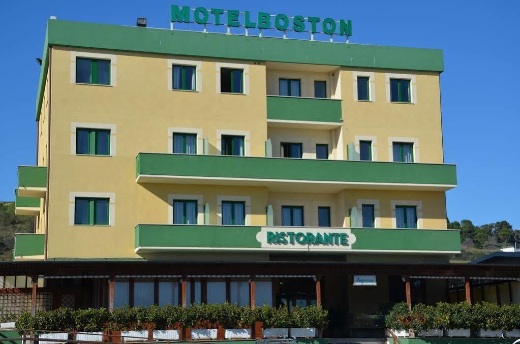 Motel Boston Silvi Marina Exterior foto